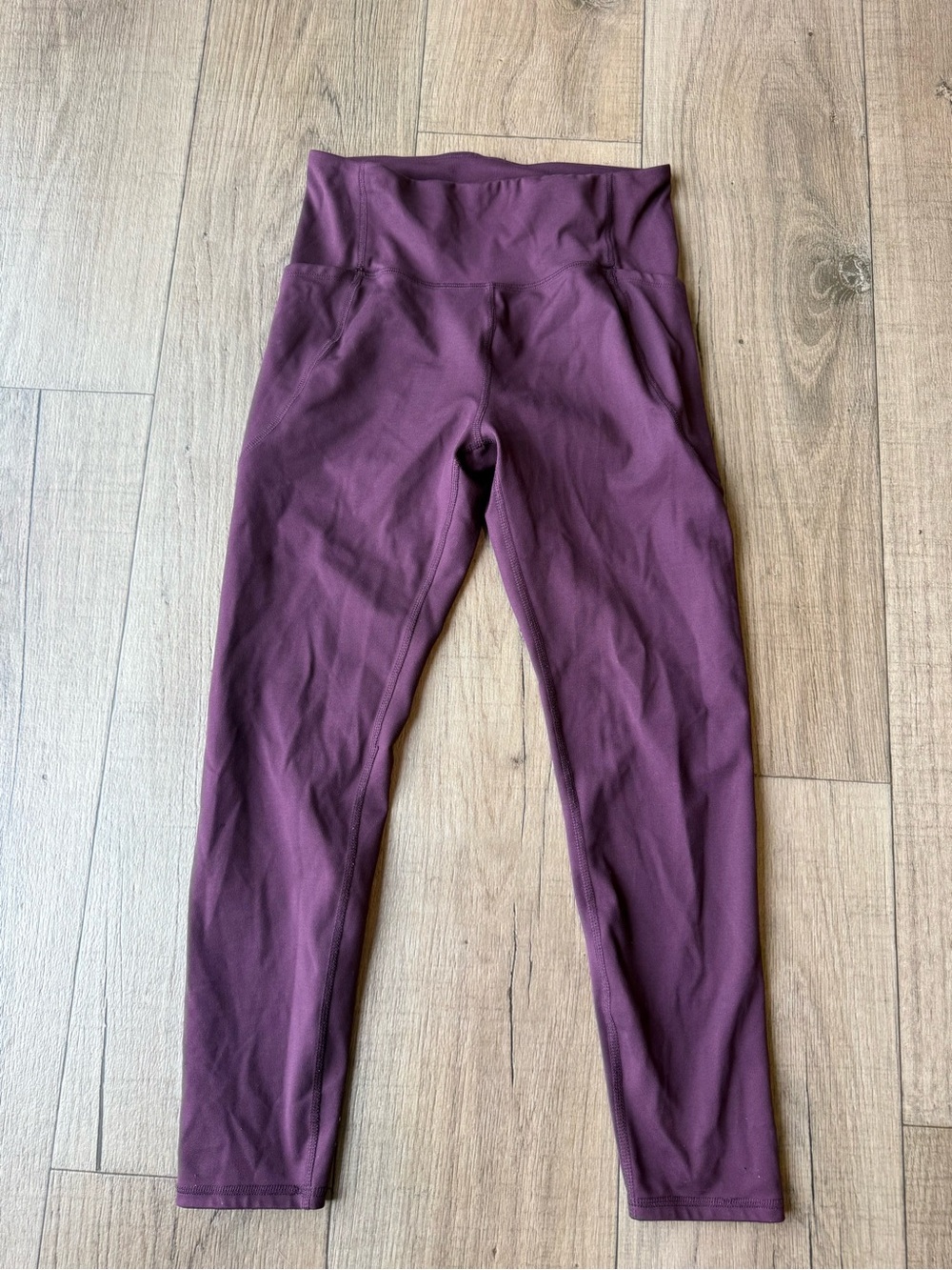 High-Waist Performance Leggings in Plum